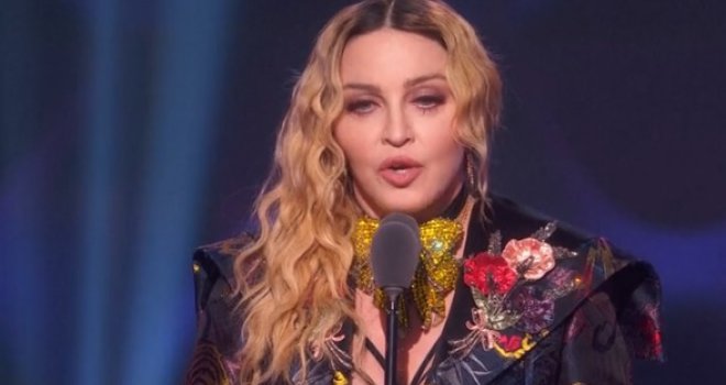 Madonna održala potresni govor: Silovali su me dok su mi držali nož za vratom...