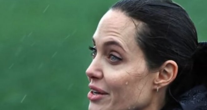 Poslije alarmantnih navoda da je spala na 34 kilograma: Angelina Jolie sada izgleda ovako...