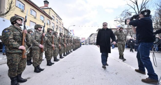 U Kasarni 'Kozara' počasna jedinica OSBiH predala raport Ivaniću