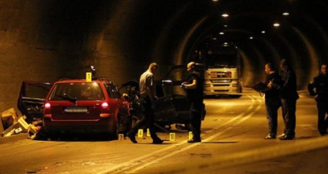 Sudar kamiona i automobila u tunelu Vranduk, saobraćaj obustavljen