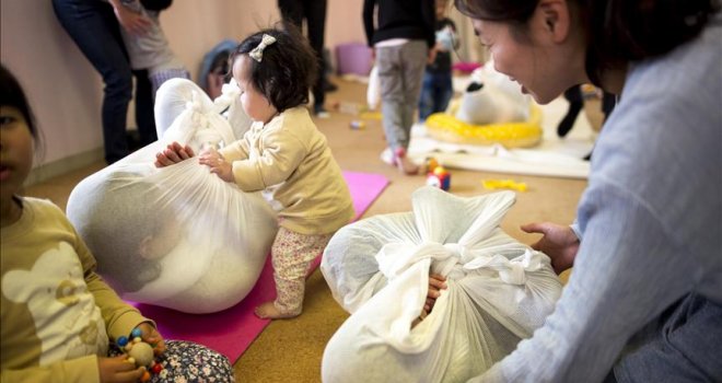 Sve popularniji odmor u Japanu: Umotane osobe borave u položaju fetusa...