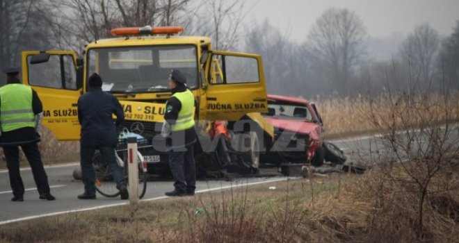 Detalji teške nesreće: Posudili vučni kamion da odšlepaju auta, četvorica mladića u Passatu bili pijani