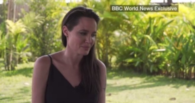 Angelina Jolie slomila se pred kamerama: Prvi put otvoreno progovorila o detaljima razvoda s Bradom...
