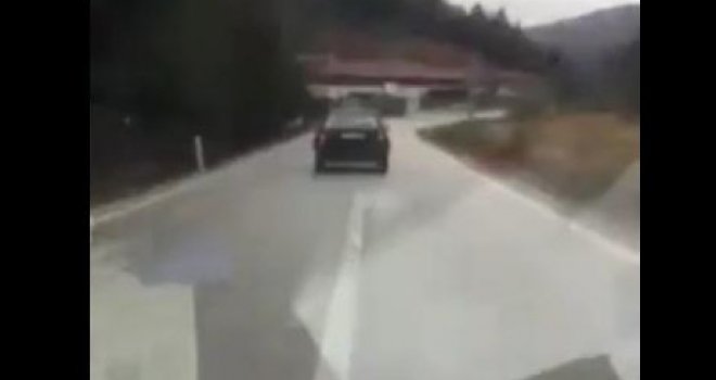 Pijani vozač u zadnji tren izbjegao sudar s kamionom, pa sletio s ceste: Pogledajte ovaj slalom kod Kiseljaka!