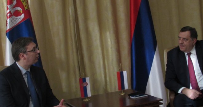 Ministar ismijao predsjedika RS: Nakon što ga je Dodik molio i kumio, Vučić se sažalio i pristao na sastanak
