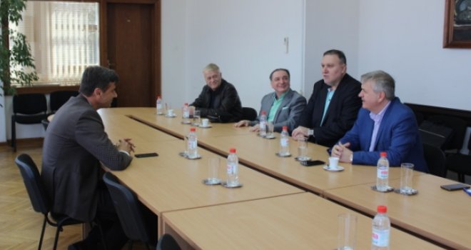 Premijer Novalić i delegacija Udruženja poslodavaca FBiH odražli protokolarni sastanak