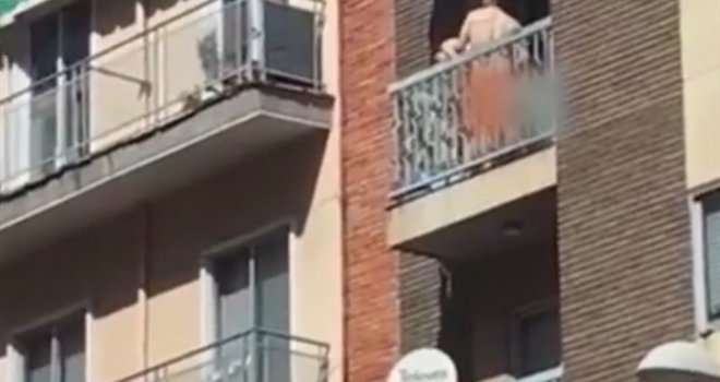 Par se poseksao na balkonu usred bijela dana, snimak završio i na TV-u: 'Imaju pravo uživati na proljetnom suncu'
