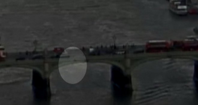 Objavljen jezivi snimak početka napada u Londonu, prikazuje i ženu koja pada u Temzu