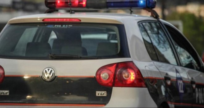 Sudar dva putnička vozila: Dvije osobe povrijeđene u saobraćajnoj nesreći u Alipašinoj ulici
