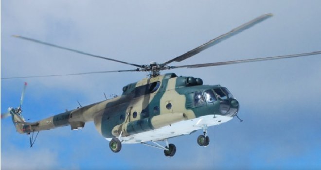 Helikopter Oružanih snaga BiH angažiran na gašenju požara u općini Konjic