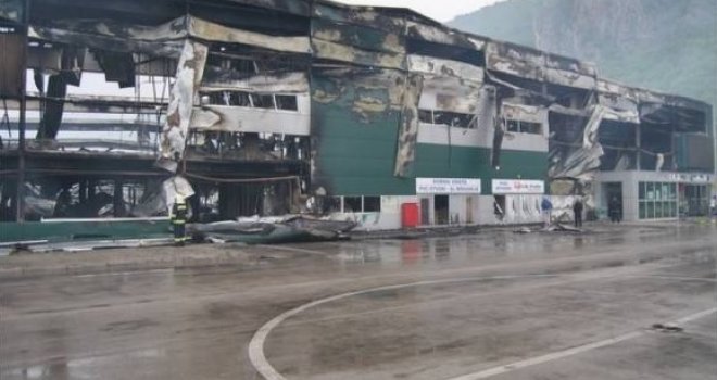 Nakon stravičnog požara oglasio se Bingo: Šta će biti s uposlenicima spaljenog tržnog centra u Mostaru?