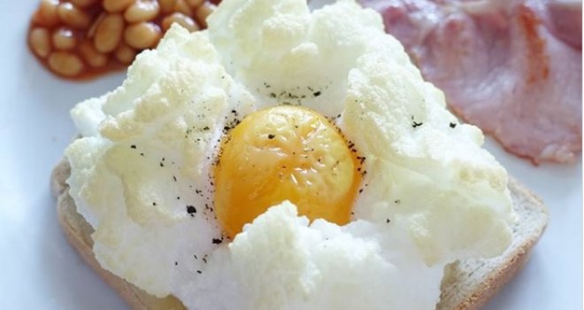 Ne prže se, a ni ne kuhaju: 'Pufnasta' jaja su najnoviji gastro hit kojem nećete moći da odolite!