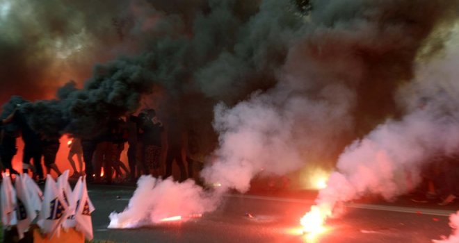 Zenica gori i prije utakmice: Stotine BH Fanaticosa 'zapalilo' ulice, uz bakljadu i navijačke pjesme