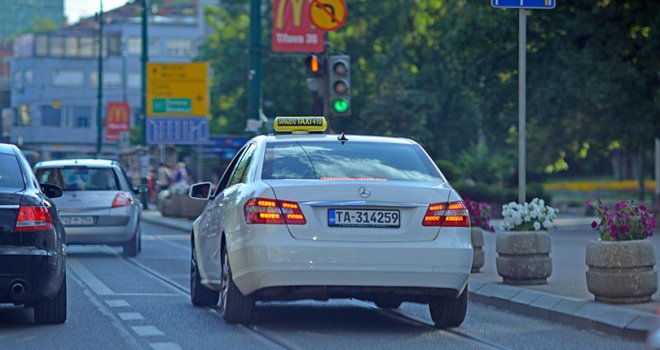 U Sarajevo Taxiju ogorčeni zbog pojave bh. verzije Ubera: 'Otimaju novac od države, varaju građane...'