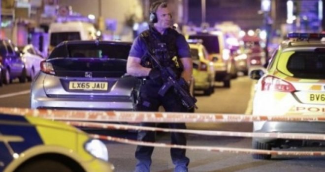 Kombijem gazio ljude kod džamije u Londonu: Najmanje jedna osoba poginula, više povrijeđenih
