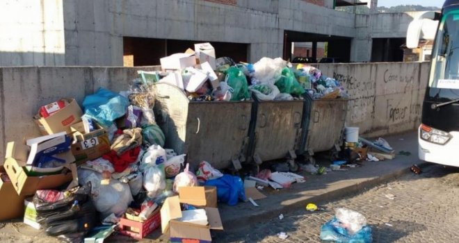 Ruglo za Bajram: Sarajevsko naselje Kovači zatrpano smećem