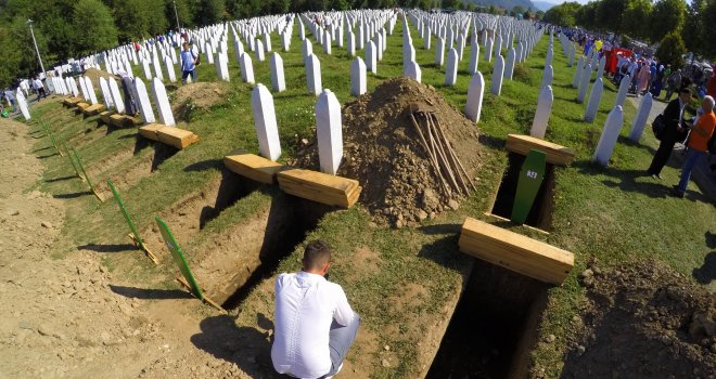  Posljednji ispraćaj: Danas dženaza za 35 žrtava genocida, u Potočarima nekoliko desetina hiljada ljudi