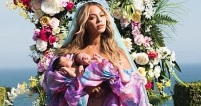 Irkinja urnebesno isparodirala Beyonceina poziranja s blizancima u cvjetnom dekoru: Pogledajte najnoviji viralni hit!