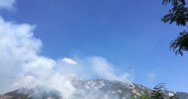 Požar na Čvrsnici se proširio prema lokalitetu Sljemena: Prijeti velika opasnost da se proširi i na plato s borovom šumom