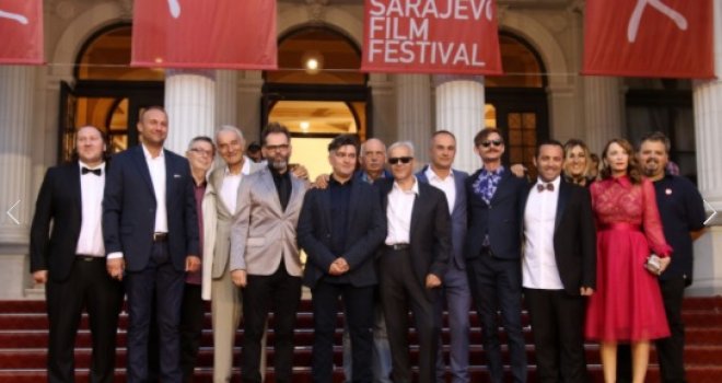 Raskoš i glamur i četvrte noći SFF-a: Crvenim tepihom prošetale ekipe filmova 'Taoci' i 'Žaba'