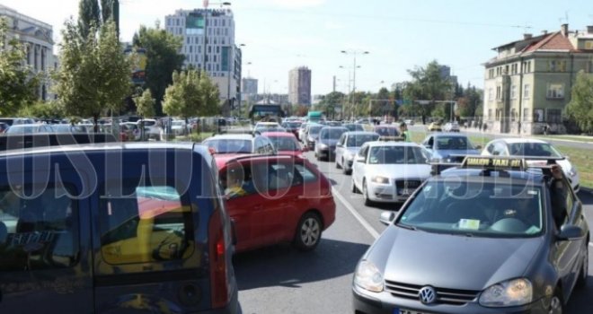 Haos u centru Sarajeva: Zbog sudara dva vozila na Maridvoru, totalno zakrčenje na cestama