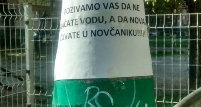 Sarajevo osvanulo oblijepljeno porukama: 'Pozivamo vas da ne plaćate vodu, a novac...'