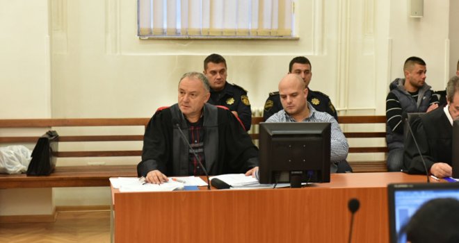 Ponovo odgođeno suđenje Sefiću: Advokat Karkin nedostupan, ogorčeni očevi najavljuju radikalne poteze