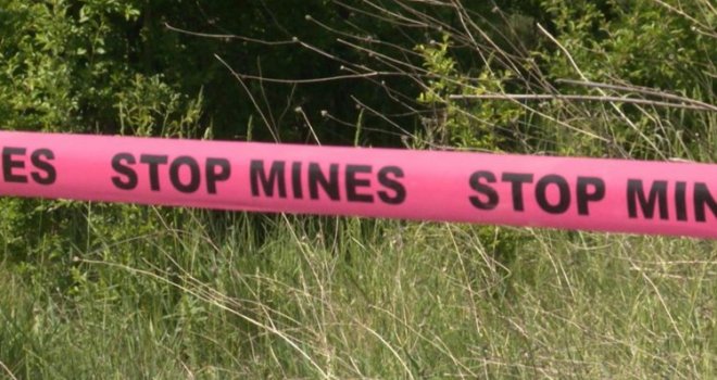 Iz minskog polja izvučeno tijelo stradalog, sumnja se na saobraćajku ili srčani udar