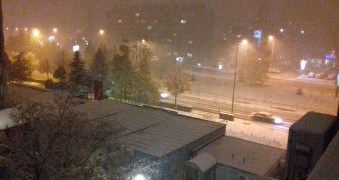 Snijeg 'zatrpao' već pola BiH, otežan saobraćaj u Sarajevu: Padat će do četvrtka, a zatim slijedi velika promjena...