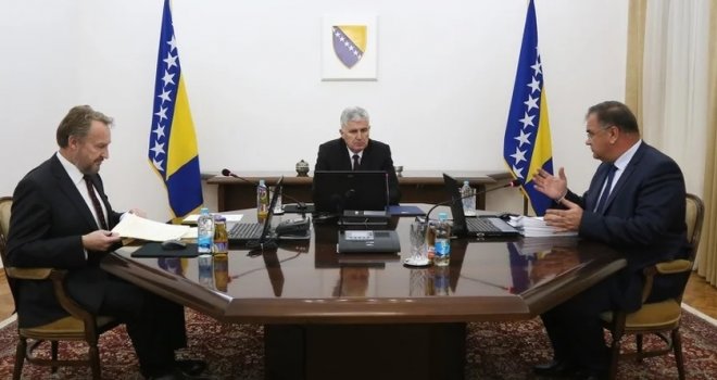 Predsjedništvo BiH prihvatilo poziv Vučića za posjetu Srbiji 6. i 7. decembra