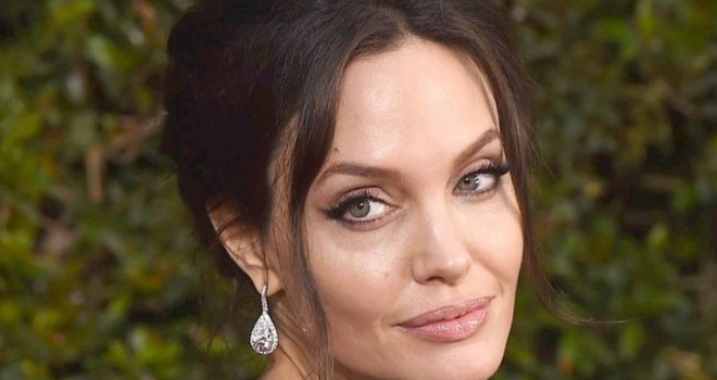 Samo Angelina zna izazvati ovakvu 'pometnju' na crvenom tepihu: Svi su gledali u jedan dio njenog tijela!