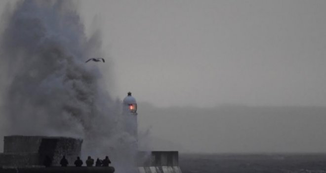Snažna oluja Friderik hara Evropom, poginulo devet osoba, vjetrovi pušu preko 130 na sat