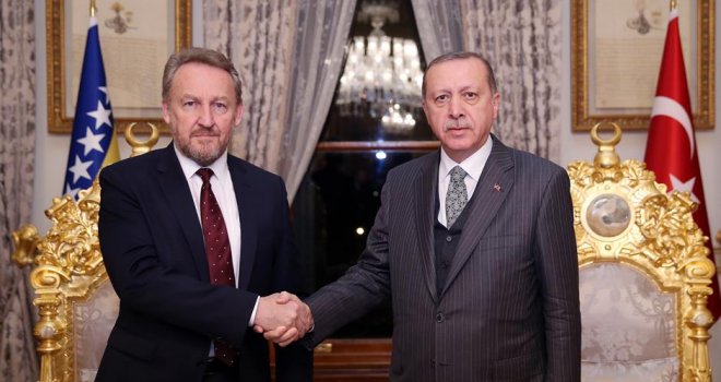 Cijeli svijet osuđuje Erdoganovu ofanzivu na Kurde, Izetbegović ga podržava: Turska ima pravo braniti svoju sigurnost!