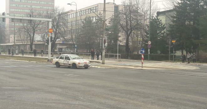 Barikade i UNHCR-ove folije na prozorima: Ratne scene iznenadile građane glavnog grada BiH!