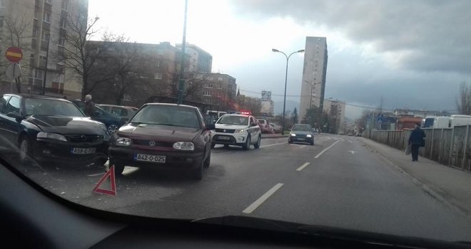 U saobraćajnoj nesreći u Sarajevu povrijeđena jedna osoba