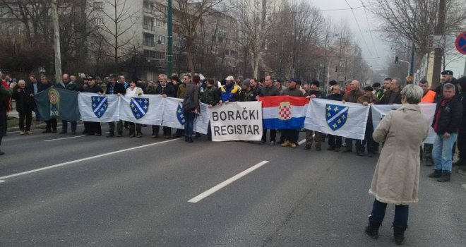 Demobilizirani borci blokirali Alipašinu ulicu u Sarajevu!