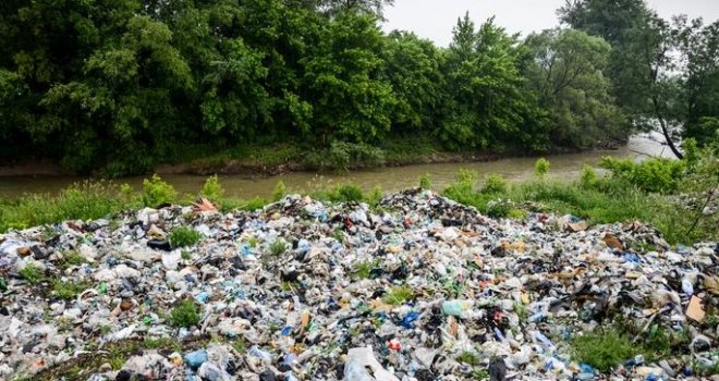 BiH će se ugušiti u vlastitom smeću: 10.000  divljih deponija, rijeke najlona, plastike i flaša - UŽAS!