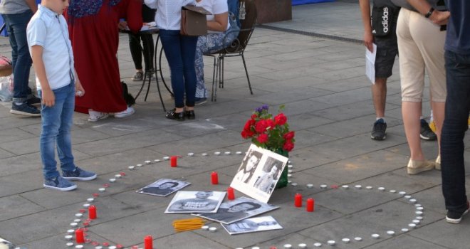 U Tuzli održan skup 'Pravda za Davida i Dženana', Muriz Memić tvrdi: 'Moj sin je ubijen, imam sve dokaze'
