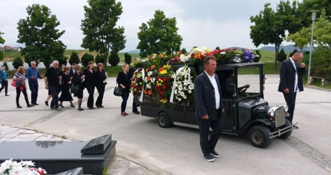 Na gradskom groblju Vlakovo u Sarajevu sahranjen novinar Mladen Vujić