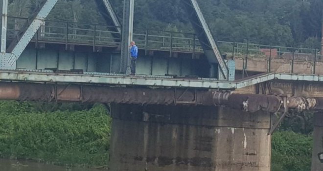 Drama u Zenici: Muškarac prijetio skokom s mosta, specijalci morali izvesti akciju spašavanja