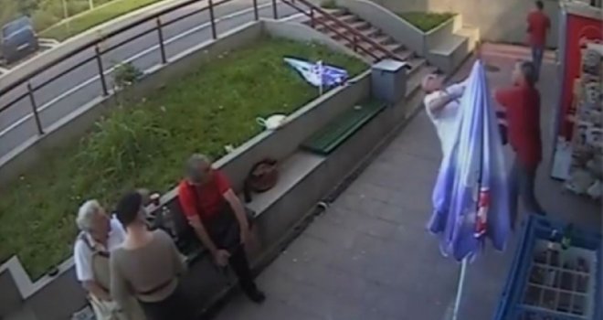Uznemirujući video: Muškarcu život u opasnosti nakon što je nokautiran na ulici