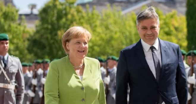 Susret s Merkel: Zvizdić u Njemačkoj dočekan uz najviše državne i vojne počasti