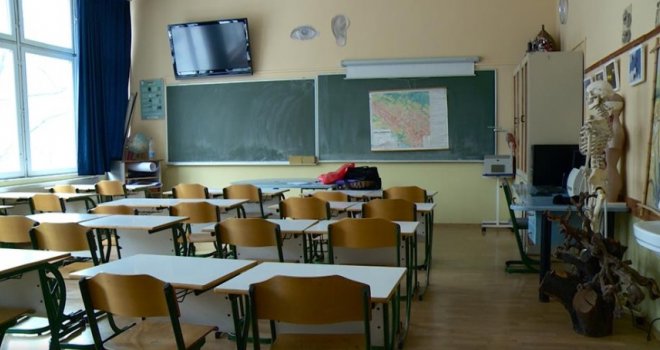 Učitelji i nastavnici u cijeloj Federaciji BiH danas će održati polusatni štrajk upozorenja