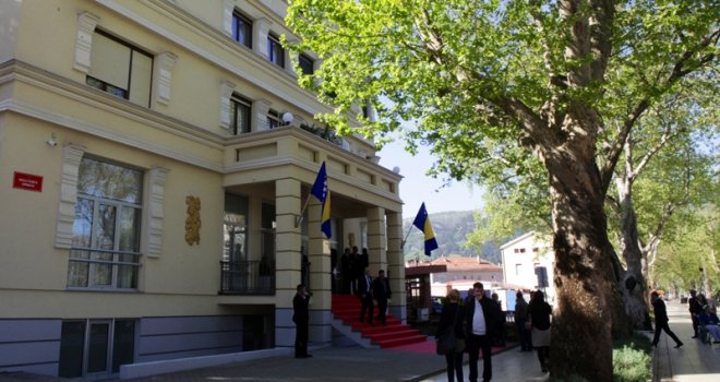 Komšić krenuo u prvu akciju: Zatvara ured člana Predsjedništva u Mostaru i pretvara ga u...