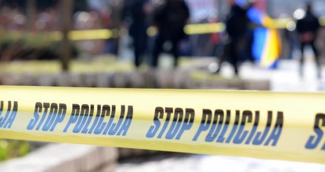 Užas: Prijedorčanin nožem izbo oca u porodičnoj kući pa pucao u policajca