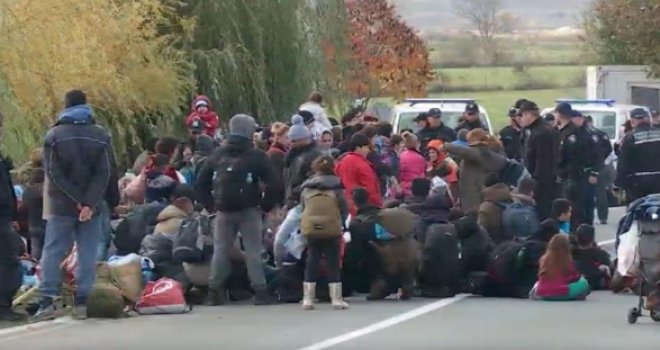 Migranti na graničnom prelazu: Molimo vas, pomozite nam, mi nikoga ne mrzimo, a nas svi mrze...