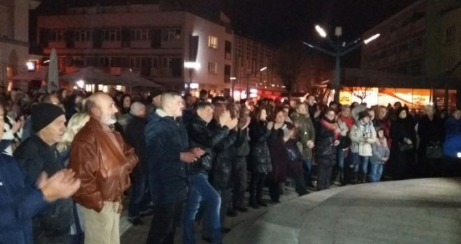 Građani Bihaća poručili: Apelujemo na Željeznice FBiH i autobusne prijevoznike da nam prestanu dovoziti osobe bez ikakvih dokumenata