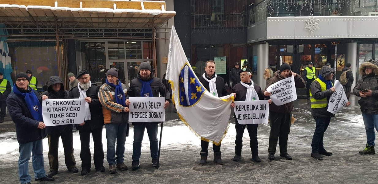 protest-ispred-hrvatske-ambasade-3