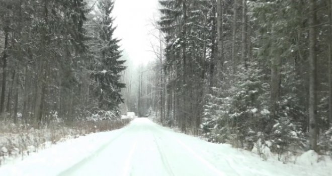 Izbjegnite nevolje: Naučite kako sigurno voziti u zimskim uslovima