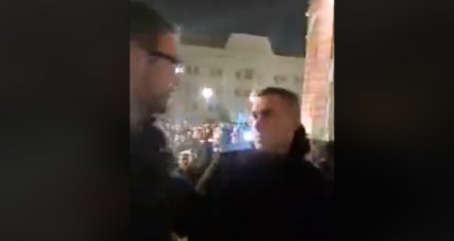 Draško Stanivuković uživo prenosio vlastito hapšenje: Pogledajte trenutak kada mu prilazi policija...